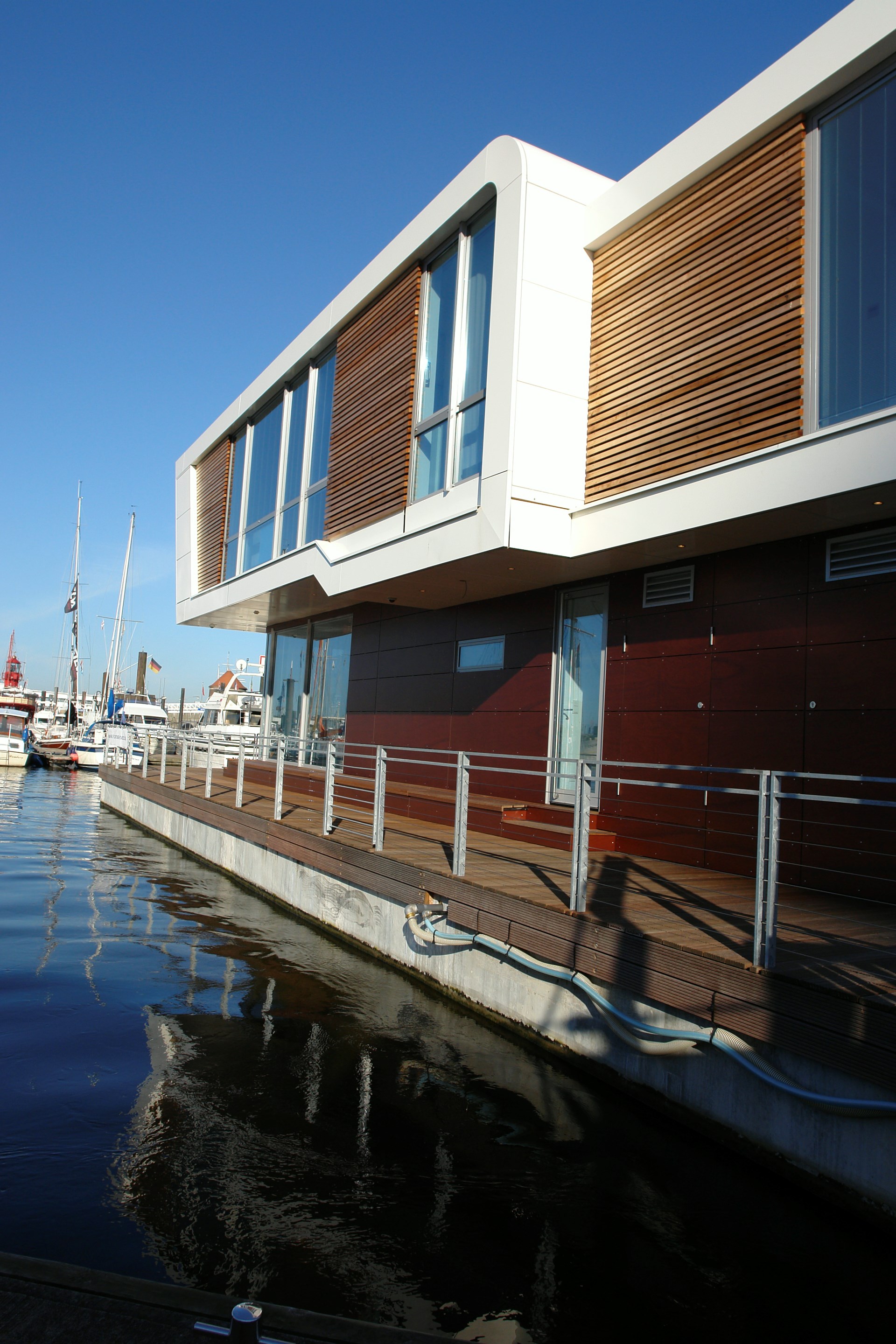 FLOATINGHOMES TAG00011.JPG
