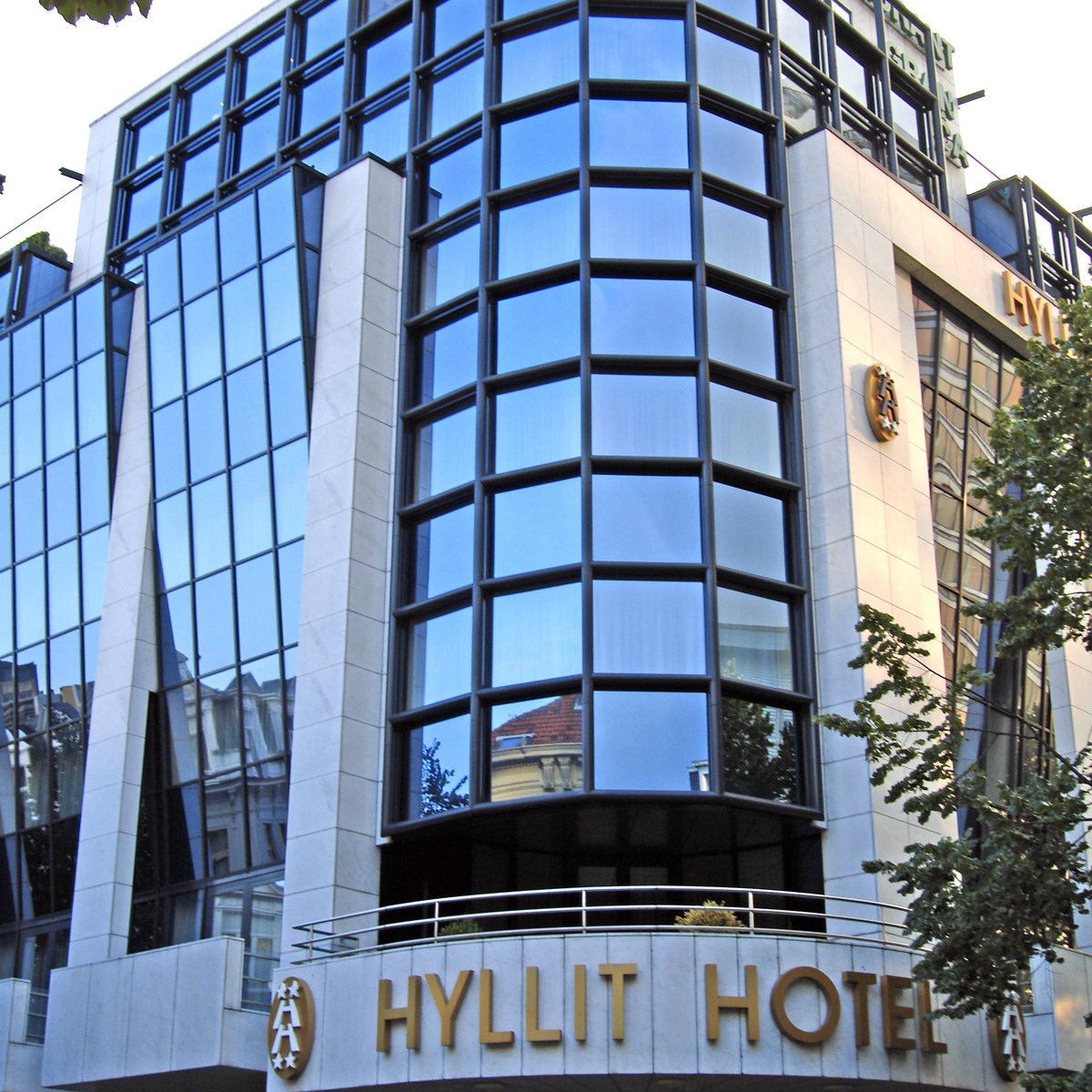 hyllit 109.jpg