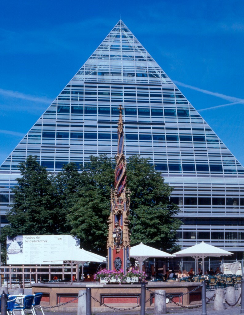 PyramideUlmAusschn.jpg